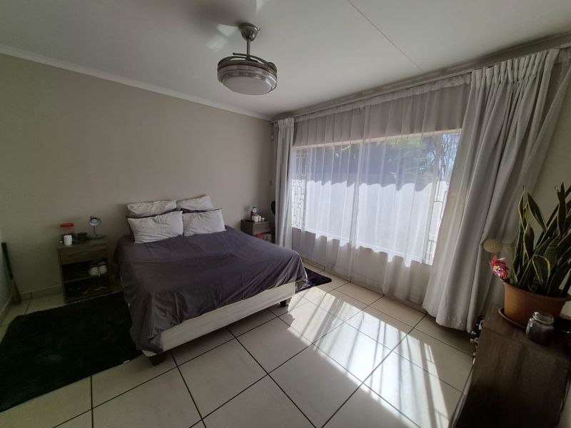 Secure Modern Eden Glen Living - Photo 10
