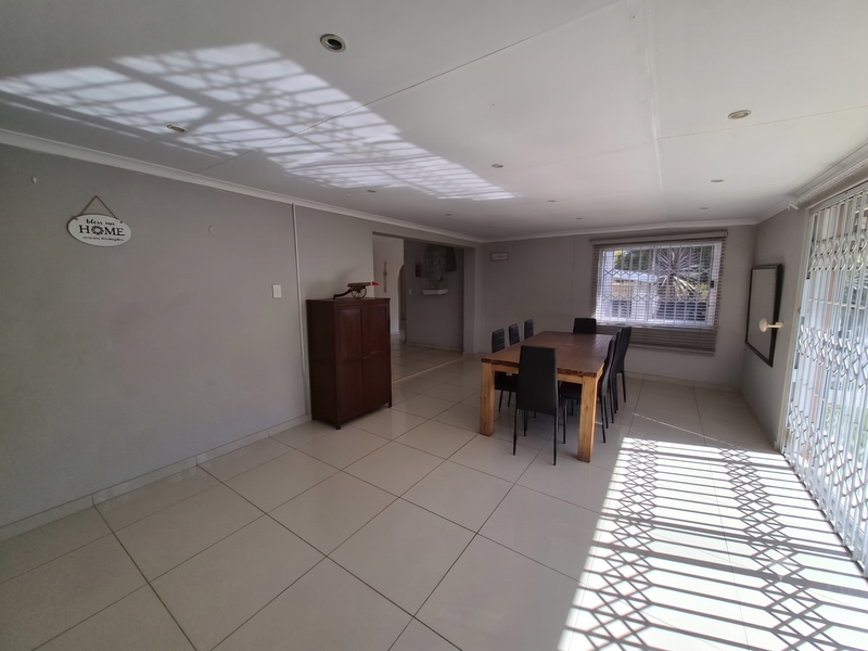 Secure Modern Eden Glen Living - Photo 6
