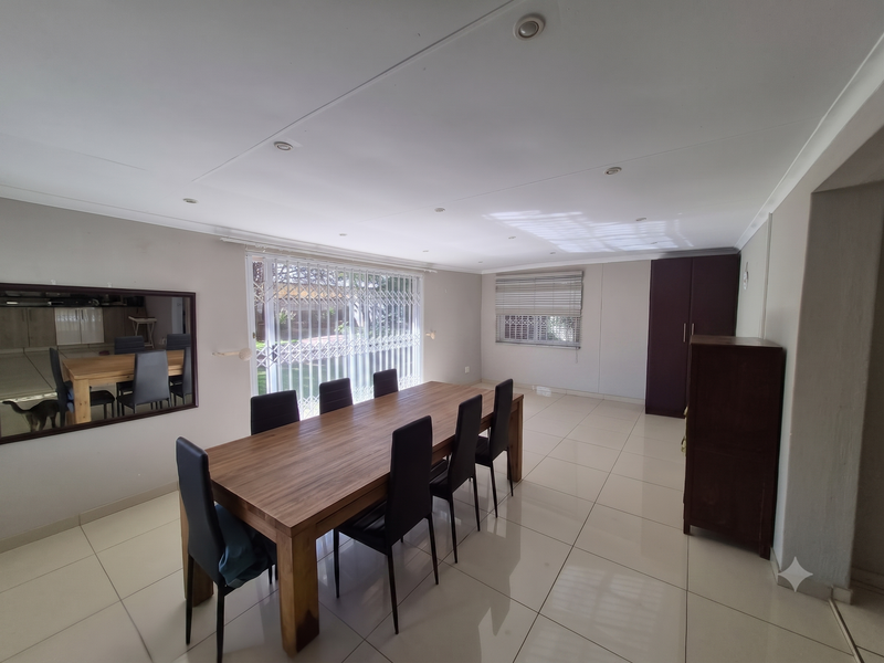 Secure Modern Eden Glen Living - Photo 5