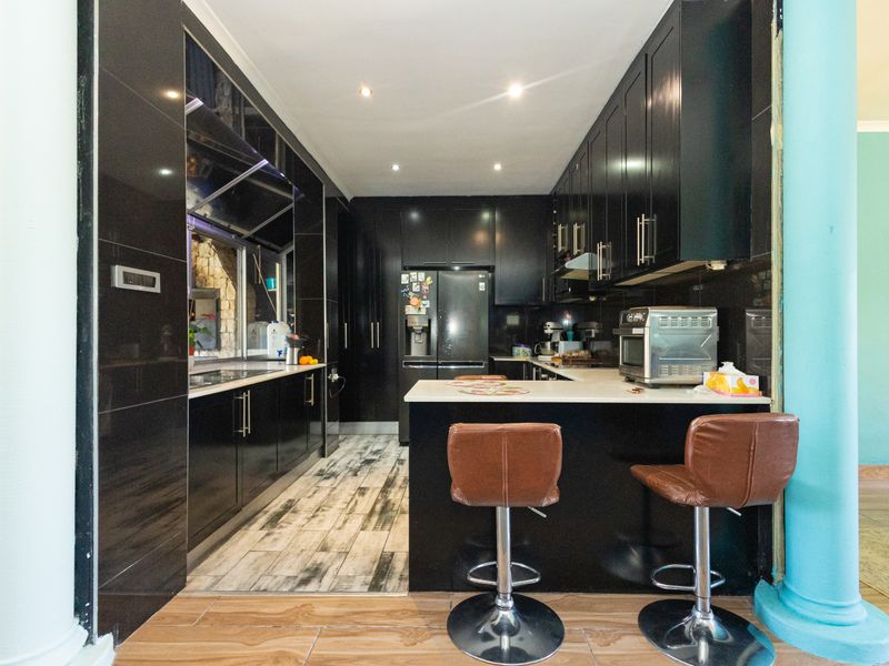 Stunning freestanding home in Wellway Park, Durbanville. Your dream home awaits! - Photo 3