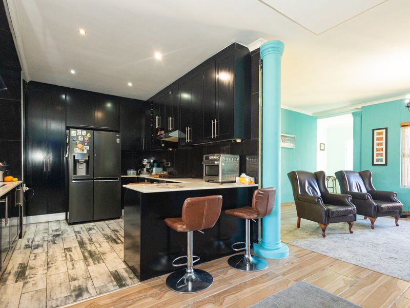 Stunning freestanding home in Wellway Park, Durbanville. Your dream home awaits! - Photo 4