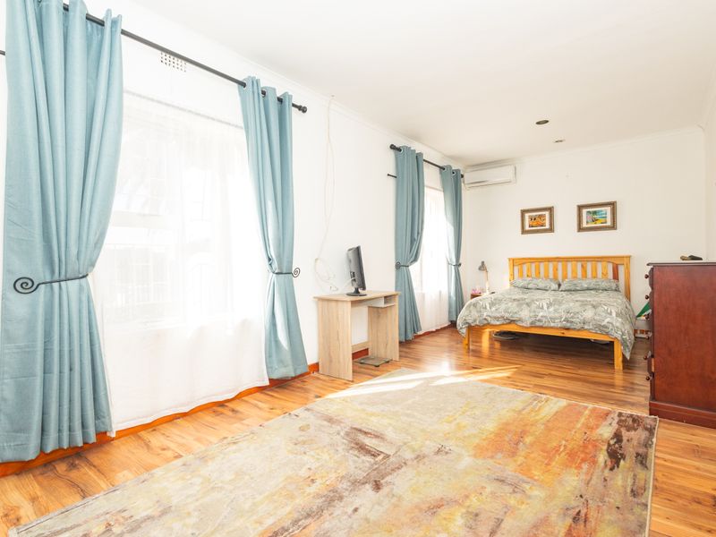 Stunning freestanding home in Wellway Park, Durbanville. Your dream home awaits! - Photo 10