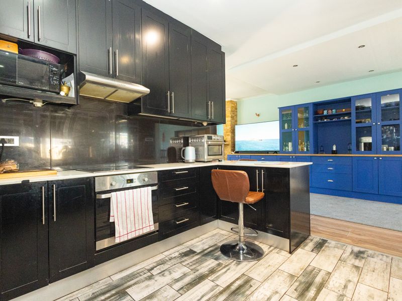Stunning freestanding home in Wellway Park, Durbanville. Your dream home awaits! - Photo 5