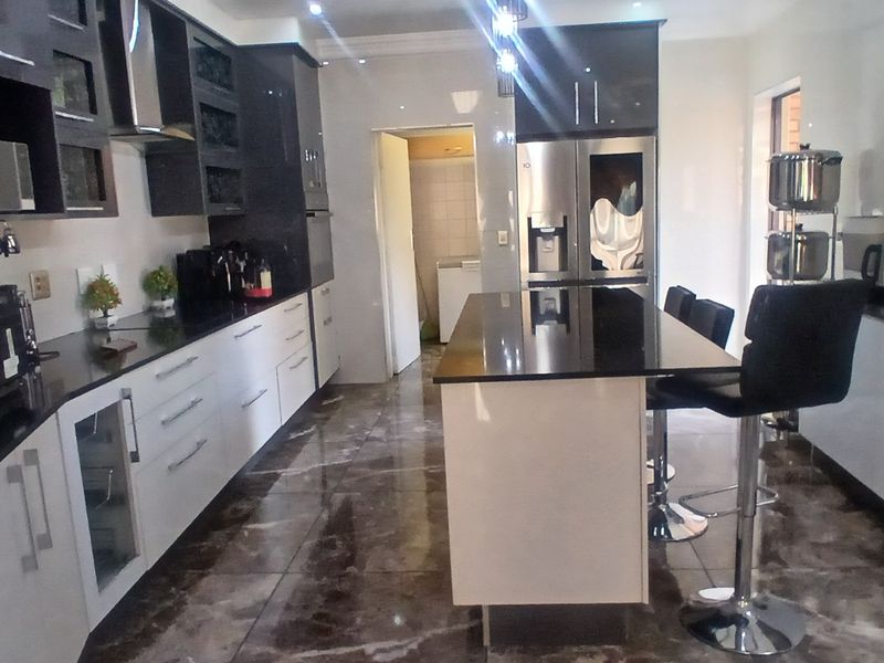 Every Bedroom En-Suite | Modern Double-Storey Home in New Market Park - Photo 3