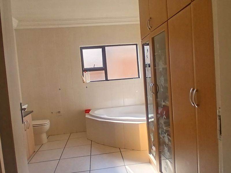 Every Bedroom En-Suite | Modern Double-Storey Home in New Market Park - Photo 8