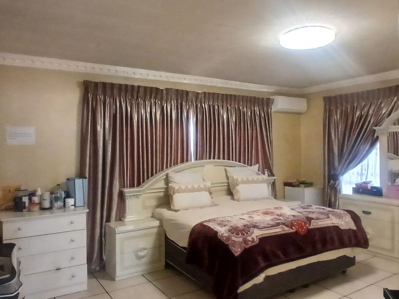 Every Bedroom En-Suite | Modern Double-Storey Home in New Market Park - Photo 6