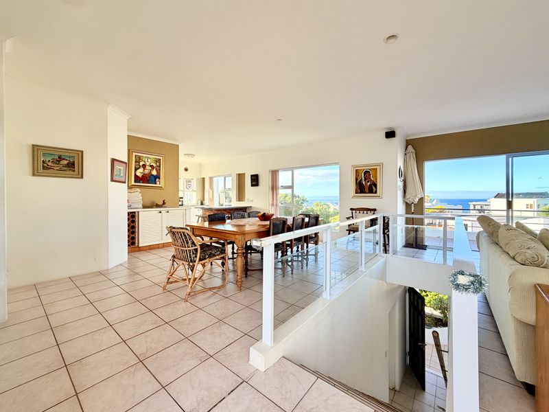 5 Bedroom Coastal Home | Ocean Views | Self-Contained Flatlet | Detached Studio | Prime location. - Photo 10