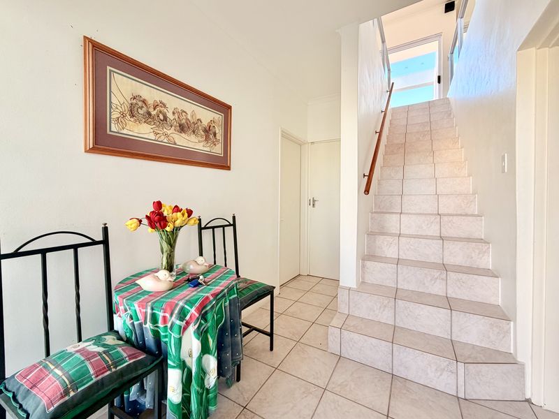 5 Bedroom Coastal Home | Ocean Views | Self-Contained Flatlet | Detached Studio | Prime location. - Photo 8