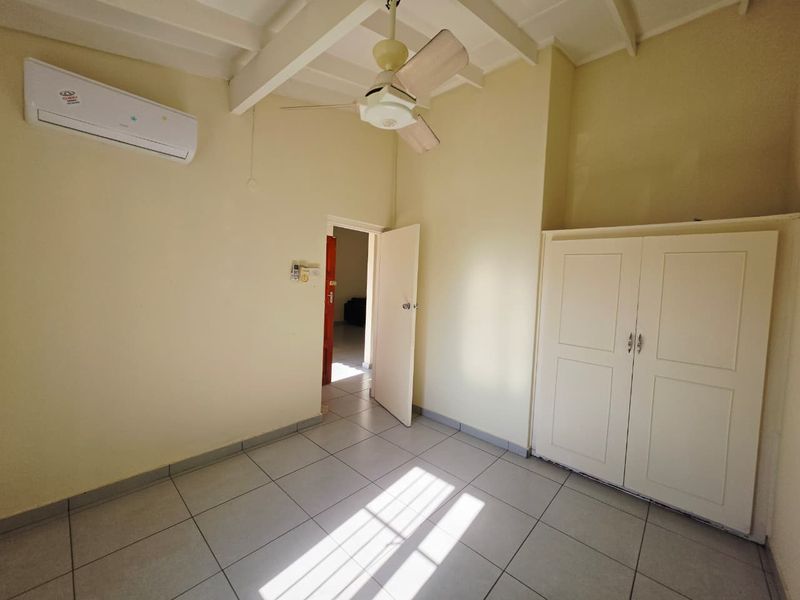 Secure 2-Bedroom Townhouse Close to Shops - Photo 9