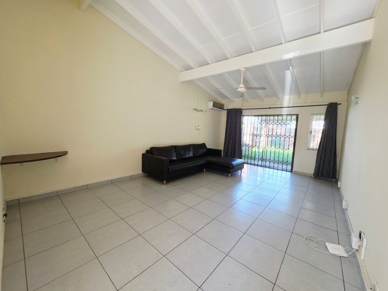 Secure 2-Bedroom Townhouse Close to Shops - Photo 7