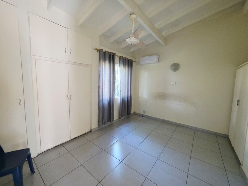 Secure 2-Bedroom Townhouse Close to Shops - Photo 8
