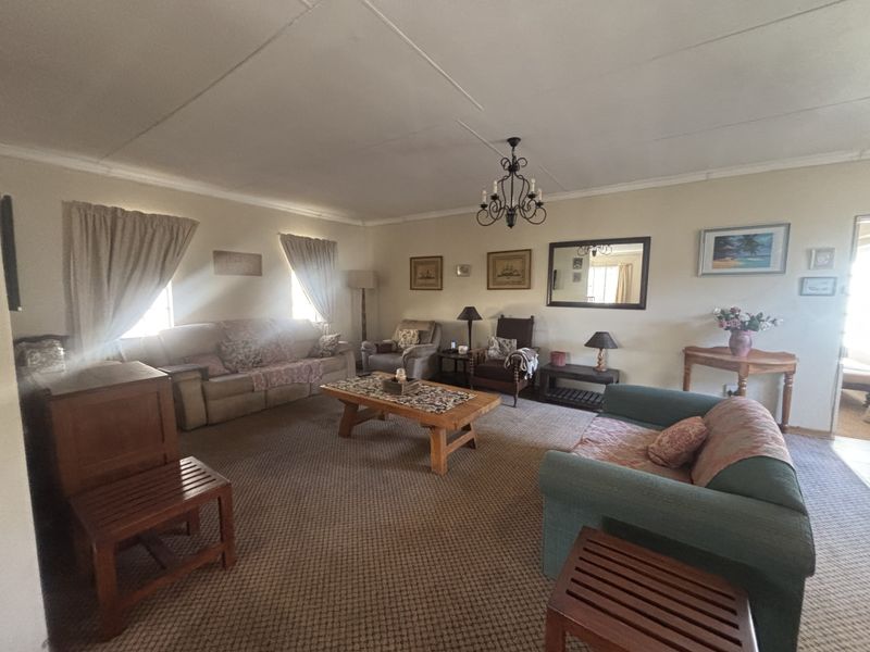 Centrally located House with flat - Photo 5
