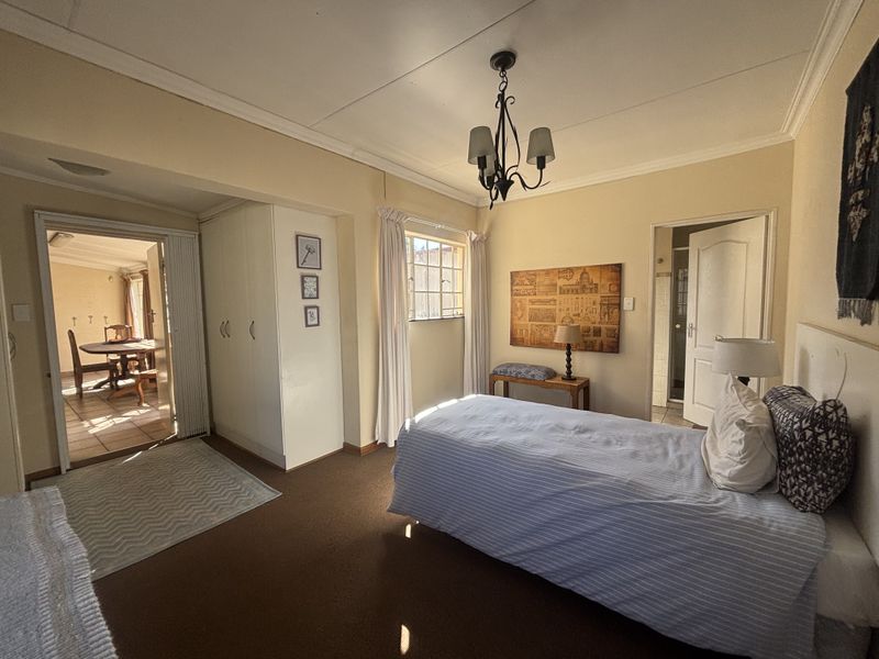 Centrally located House with flat - Photo 10