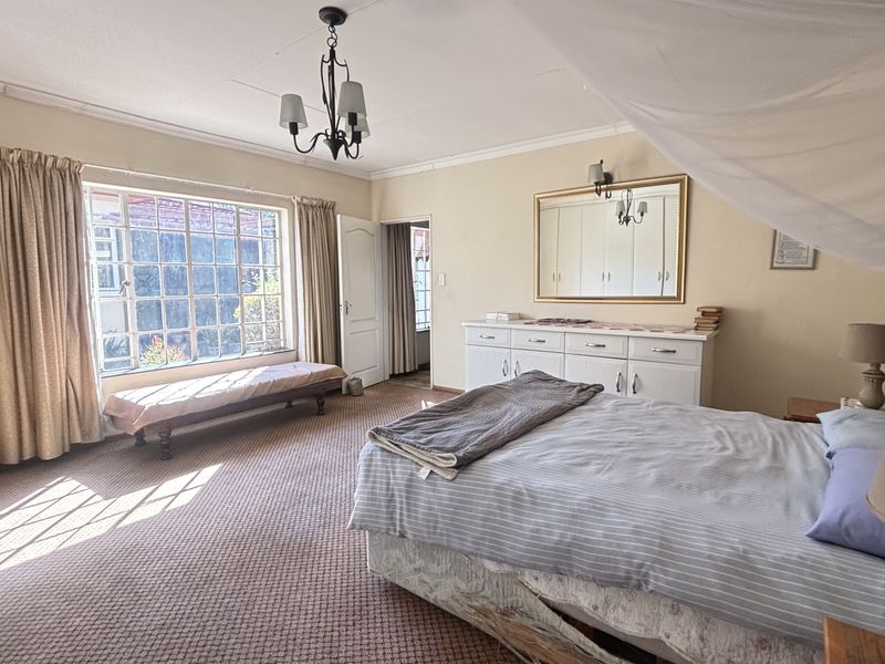 Centrally located House with flat - Photo 9