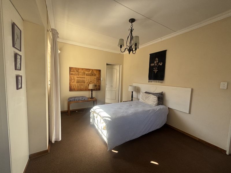 Centrally located House with flat - Photo 8