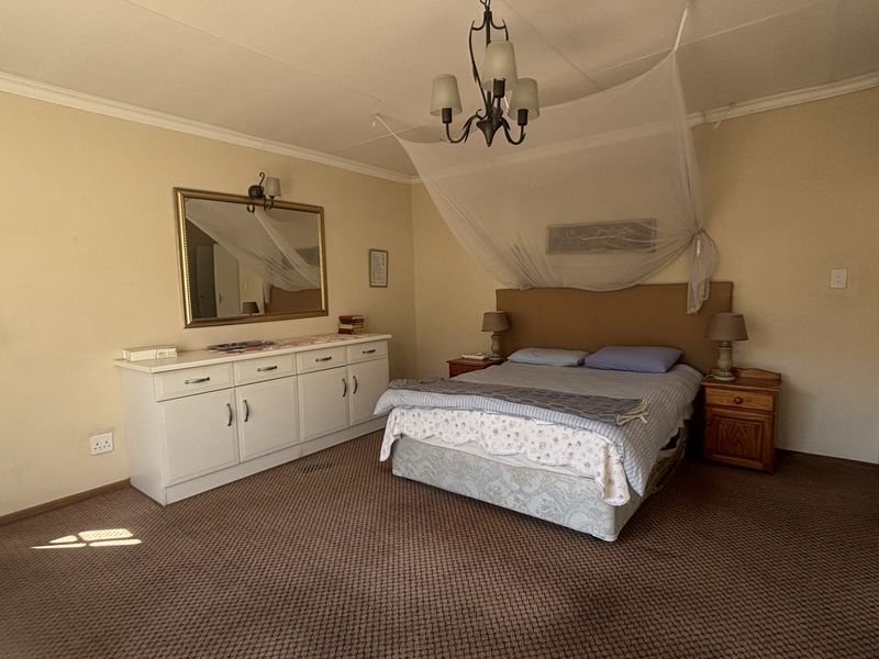 Centrally located House with flat - Photo 6