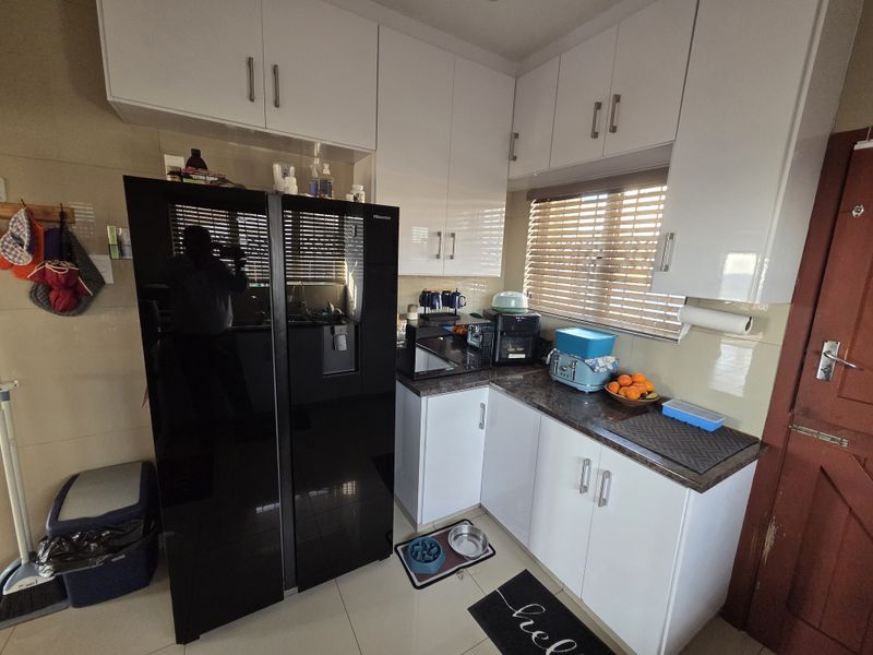 Stunning 3 Bedroom Home On The Ridge Merebank - Photo 5