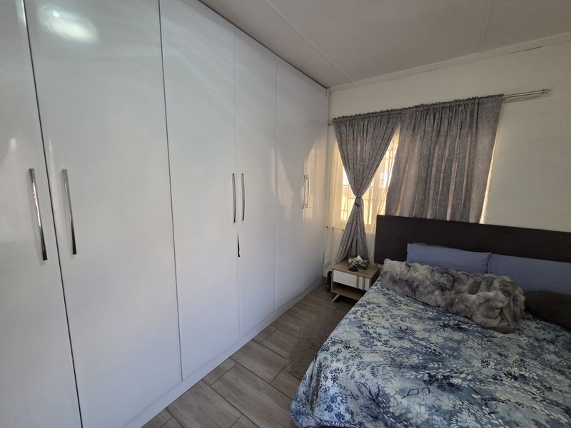 Stunning 3 Bedroom Home On The Ridge Merebank - Photo 9