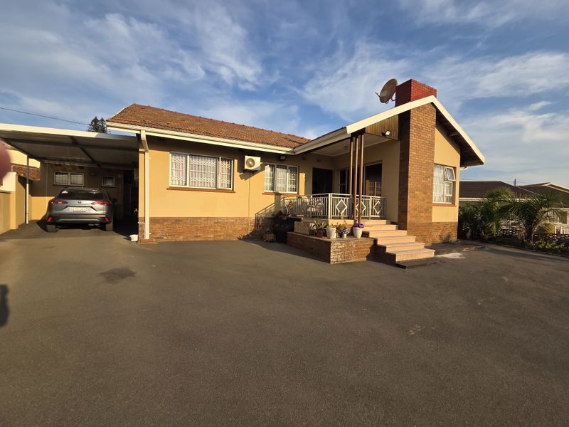 Stunning 3 Bedroom Home On The Ridge Merebank - Photo 1