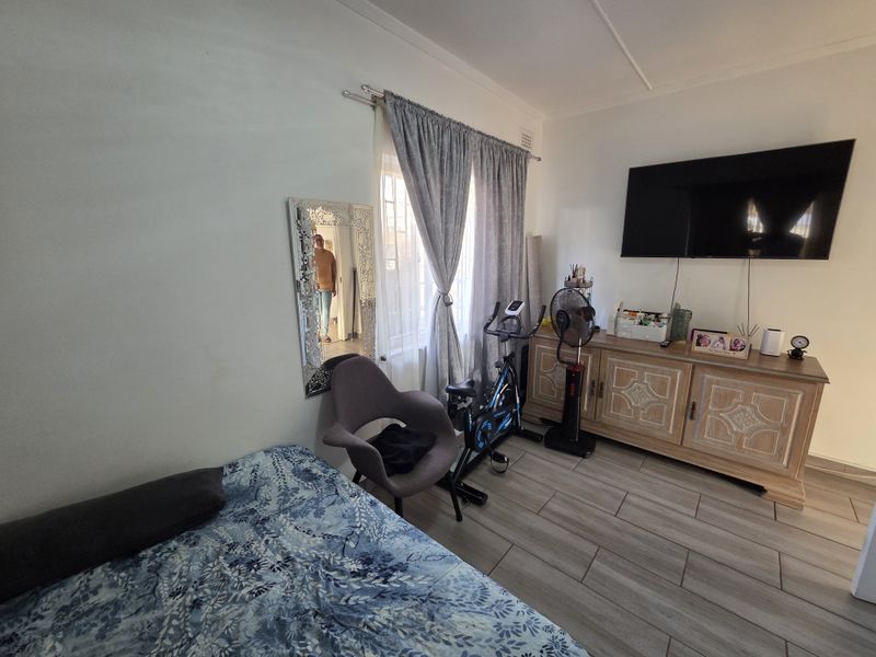 Stunning 3 Bedroom Home On The Ridge Merebank - Photo 6