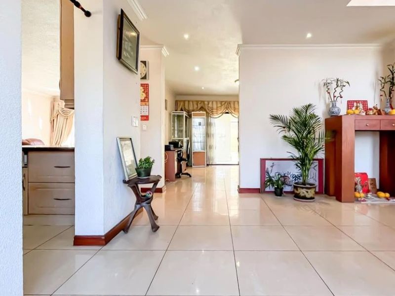 Gorgeous 4 Bedroom House for sale in luxurious ESTATE!!! - Photo 5