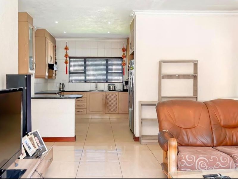 Gorgeous 4 Bedroom House for sale in luxurious ESTATE!!! - Photo 8