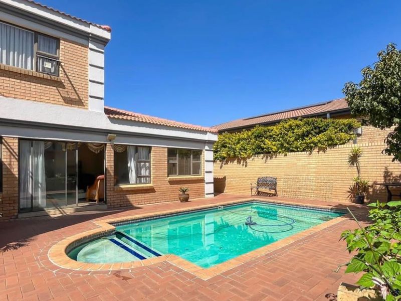 Gorgeous 4 Bedroom House for sale in luxurious ESTATE!!! - Photo 3