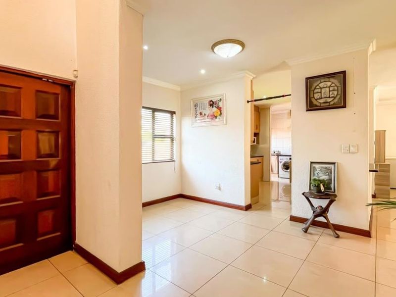 Gorgeous 4 Bedroom House for sale in luxurious ESTATE!!! - Photo 7