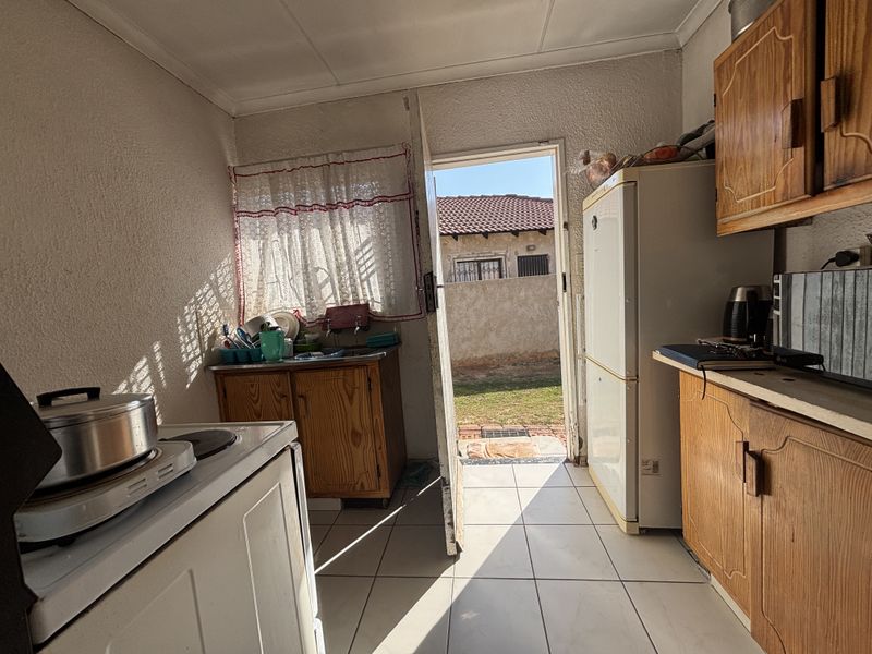Affordable Family Home on a Spacious Stand in Quiet Street - Photo 5