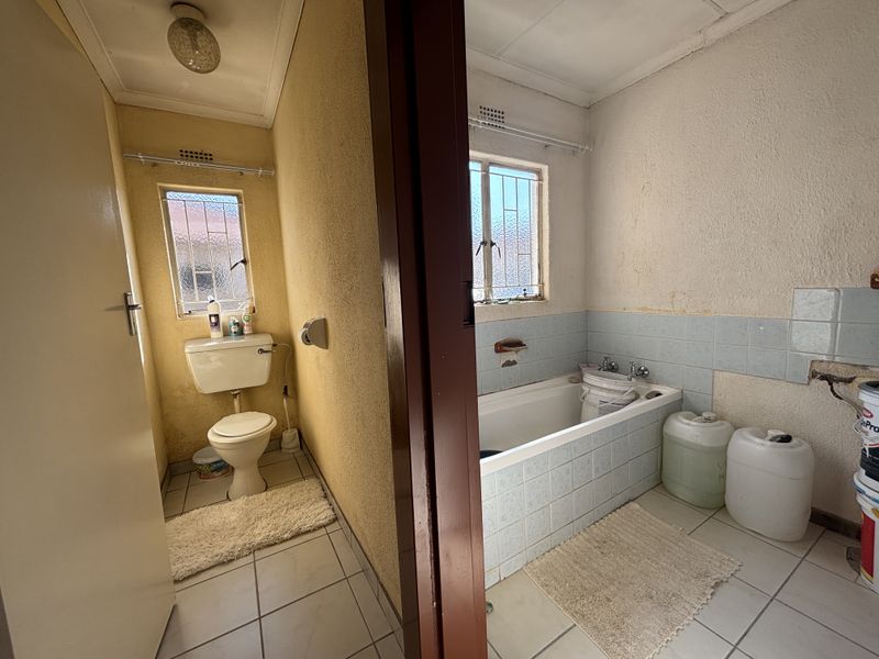 Affordable Family Home on a Spacious Stand in Quiet Street - Photo 8
