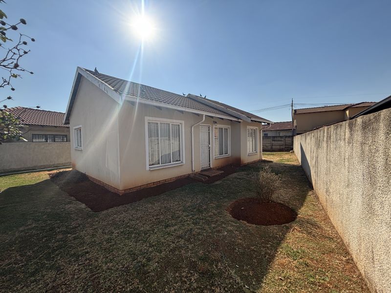 Affordable Family Home on a Spacious Stand in Quiet Street - Photo 1