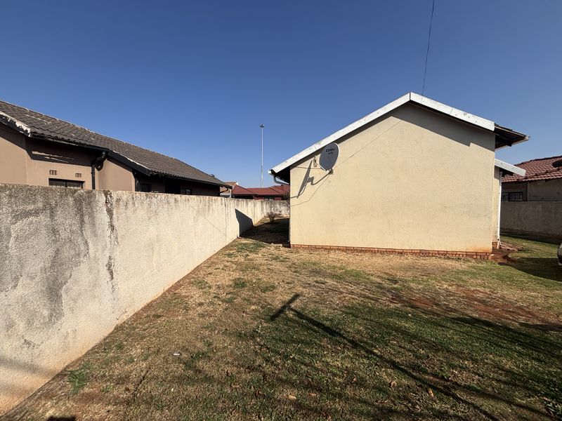 Affordable Family Home on a Spacious Stand in Quiet Street - Photo 3