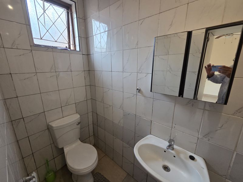 Studio Apartment In Prime Location With Parking - Photo 8