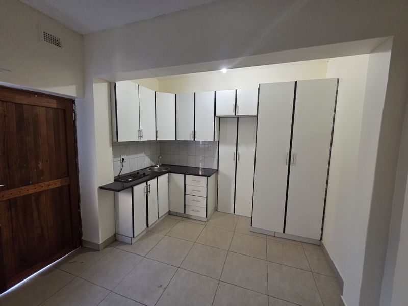 Studio Apartment In Prime Location With Parking - Photo 4