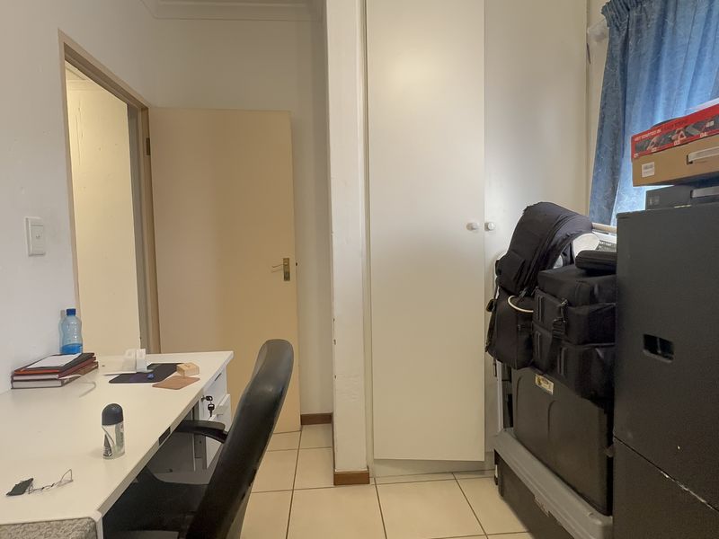Modern 2-Bedroom Ground-Floor Apartment in Helderwyk Estate - Photo 8