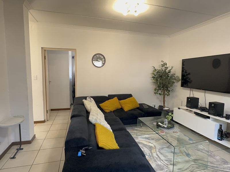 Modern 2-Bedroom Ground-Floor Apartment in Helderwyk Estate - Photo 4