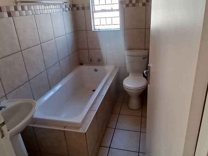 3 bed Family home in a secured Location - Photo 10
