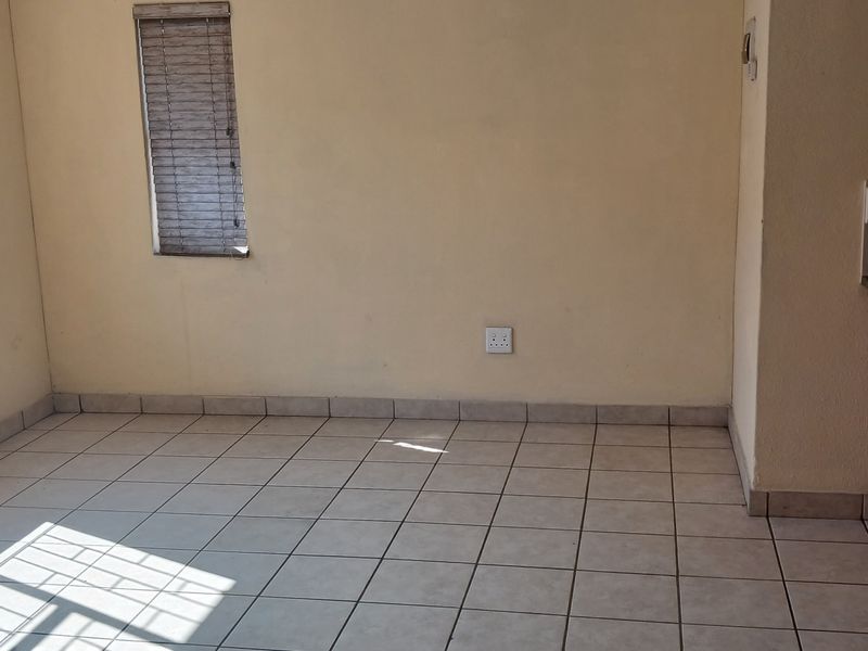 3 bed Family home in a secured Location - Photo 6