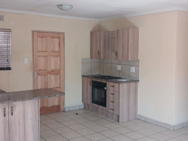 3 bed Family home in a secured Location - Photo 5