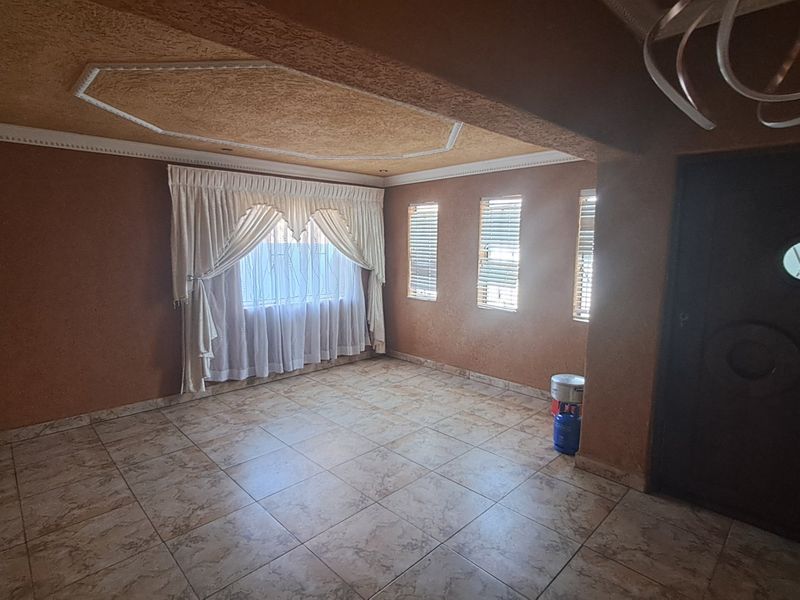 Modern Family Living with Style, Space and Lasting Comfort - Photo 3