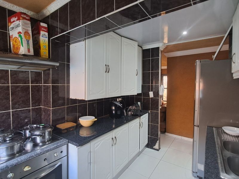 Modern Family Living with Style, Space and Lasting Comfort - Photo 7