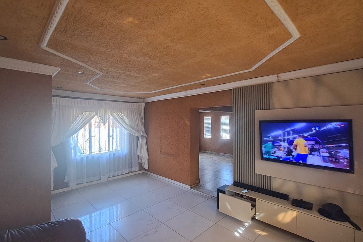 Modern Family Living with Style, Space and Lasting Comfort - Photo 2