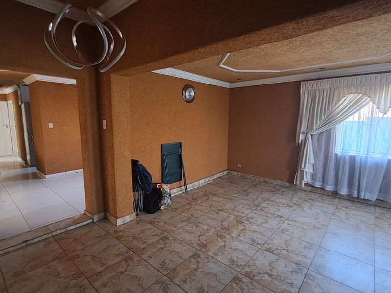 Modern Family Living with Style, Space and Lasting Comfort - Photo 4