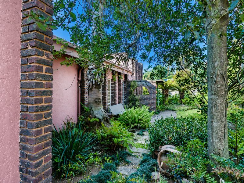 Bidding to start from R1 450 000!! Live Auction!! Family House 4bed,2bath - Photo 2