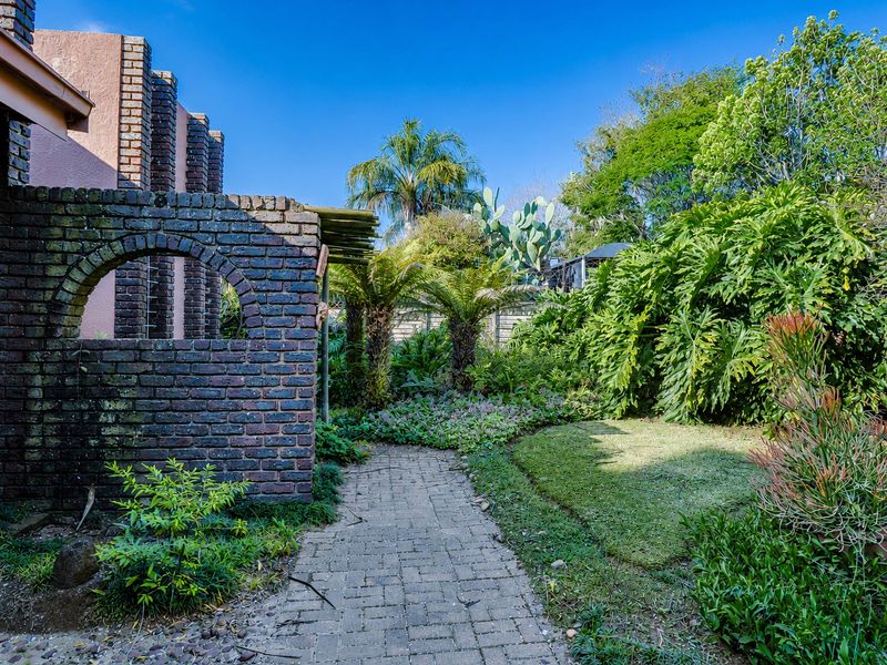 Bidding to start from R1 450 000!! Live Auction!! Family House 4bed,2bath - Photo 6