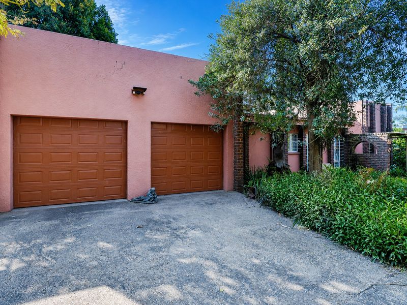 Bidding to start from R1 450 000!! Live Auction!! Family House 4bed,2bath - Photo 3