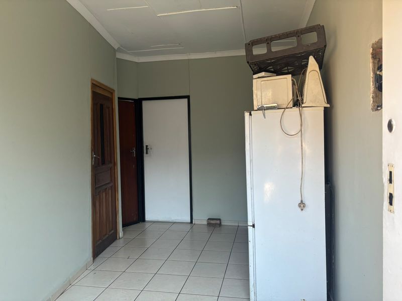 Exceptional student accommodation with in a high demand area with solar power - Photo 9