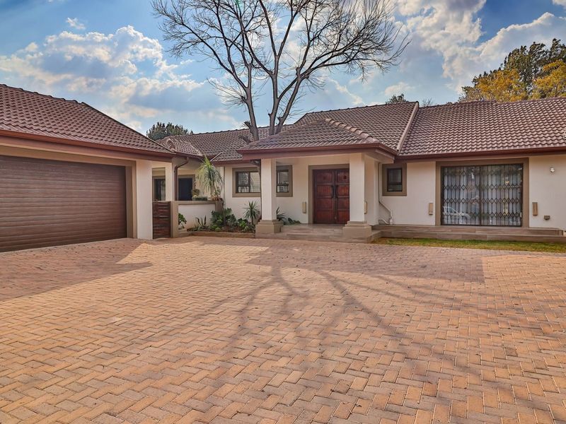Luxury living with exceptional versatility - Photo 1