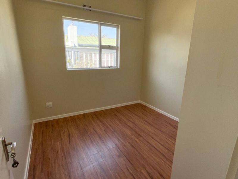 Charming 3-Bedroom Townhouse in a Secure Retirement Village - Photo 3