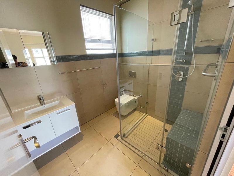 Charming 3-Bedroom Townhouse in a Secure Retirement Village - Photo 5